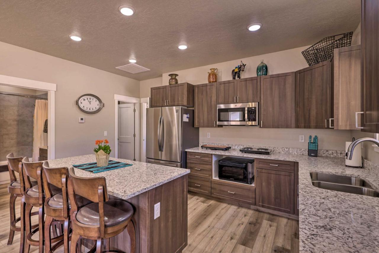 Quiet Kanab Home With Panoramic Views And Porch! Exterior photo